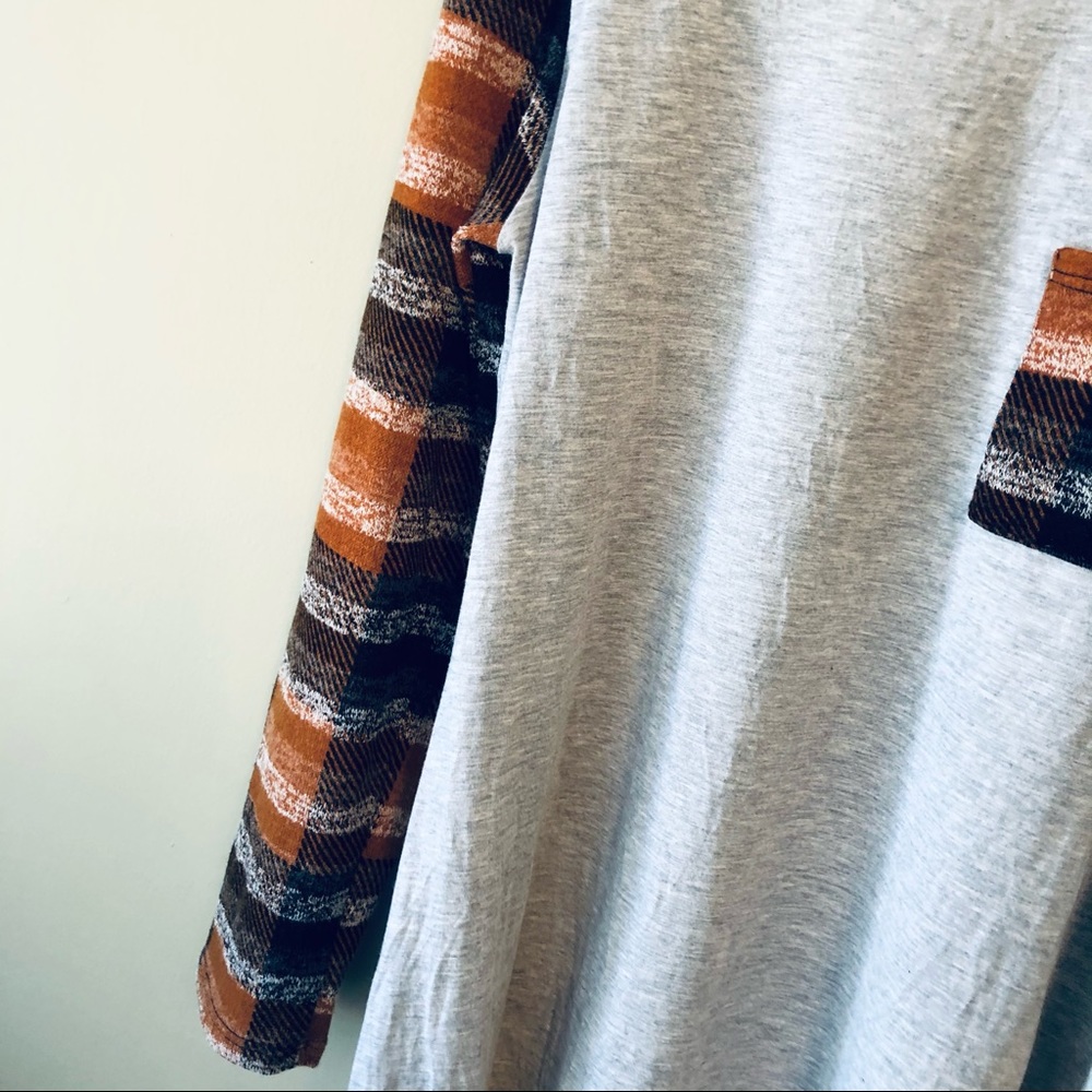 Boutique Top - Picture 5 of 6
